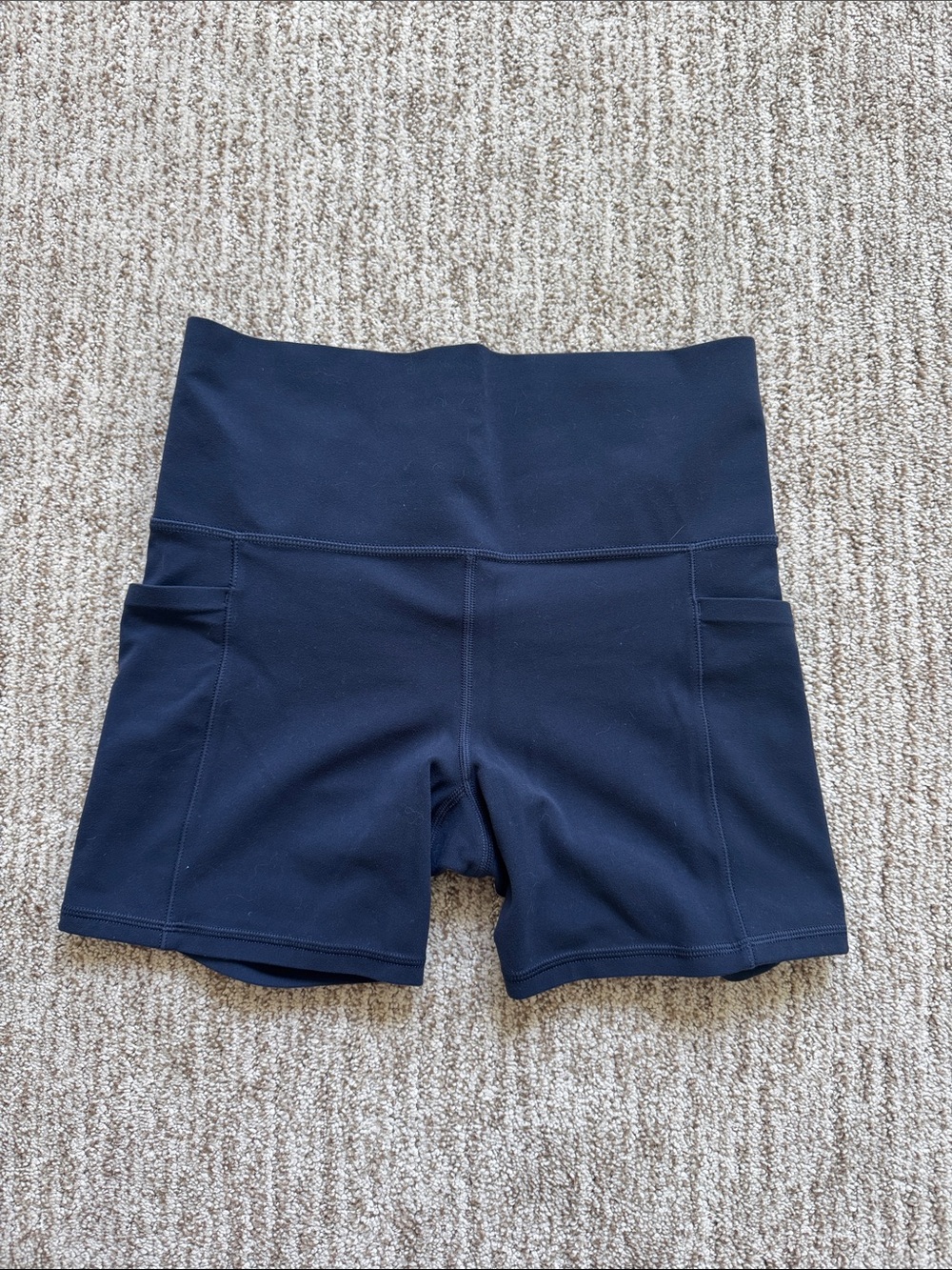 Athleta Salutation Stash Pocket II 5” Short Size S Navy NWOT